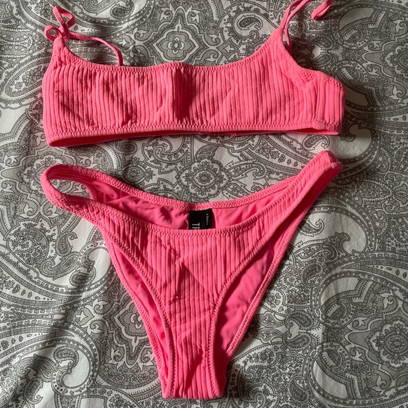 Triangl Bikini - Picture 1 of 3